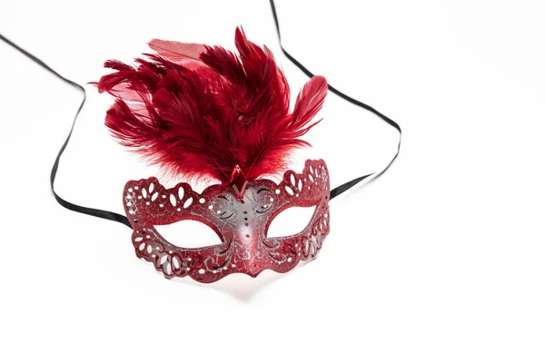Karnevalsmaske Rote Farbe Mit Feder Isoliert Auf Weißem Hintergrund Designelement — Stockfoto