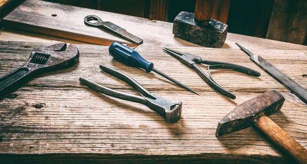Ferramenta Mão Pinça Martelo Velho Chave Madeira Equipamento Vintage Carpintaria — Fotografia de Stock
