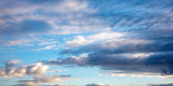 Nascer Sol Nuvem Colorida Fundo Céu Azul Cumulus Cloudscape Cor — Fotografia de Stock