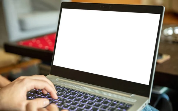 Heimarbeit Leerer Bildschirm Männliche Hand Tippt Auf Laptop Computertastatur Geöffnetes — Stockfoto