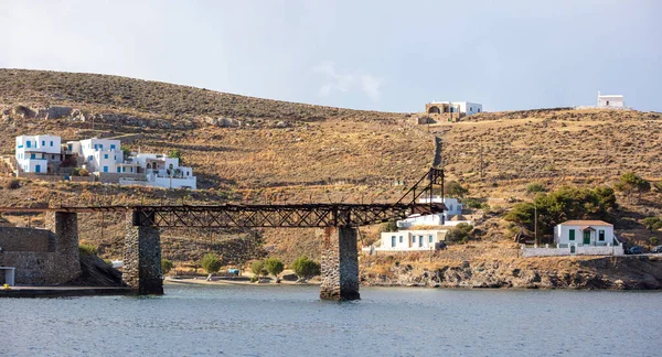 Kythnos Wyspa Cyklady Grecja Stary Zardzewiały Połamany Żelazny Most Kamiennymi — Zdjęcie stockowe
