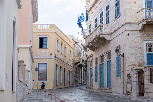 Grécia Ilha Ermoupolis Syros Cíclades Pedra Pavimentada Rua Edifício Neoclássico — Fotografia de Stock