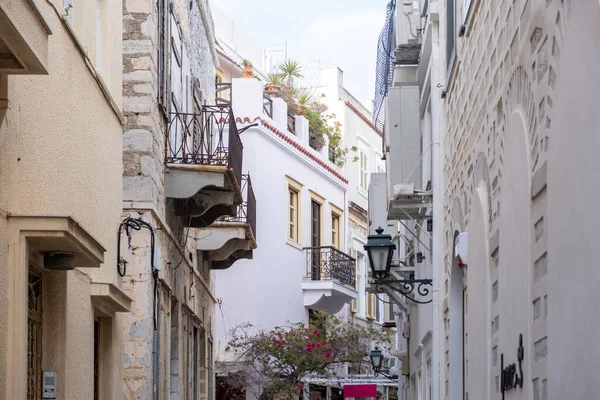 Griechenland Insel Ermoupolis Syros Kykladen Traditionelle Architektur Schmale Straße Balkon — Stockfoto