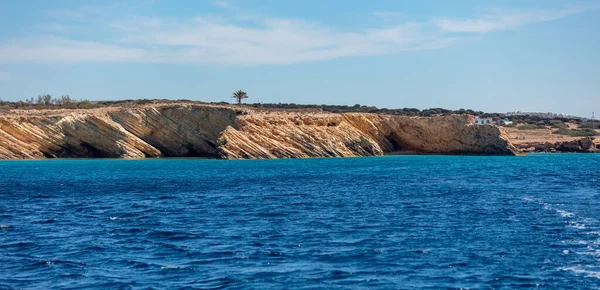 Wyspa Koufonisi Cyklady Grecja Jaskinia Xilombatis Niedaleko Pori Skalista Naturalna — Zdjęcie stockowe