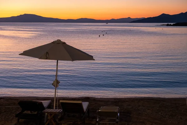 Wicker Umbrella Sunbed Stoupa Sandy Beach Sunset Mani Messenia Greece — Stock Photo, Image