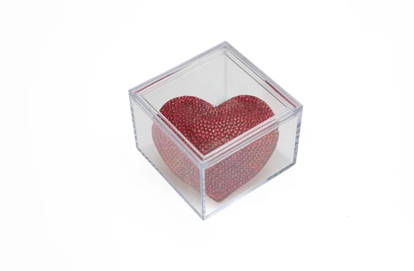 Cubo Vidrio Con Color Rojo Rubí Corazón Joya Forma Aislado — Foto de Stock