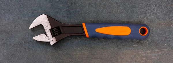 Llave Ajustable Con Escala Graduada Mango Goma Color Naranja Azul — Foto de Stock