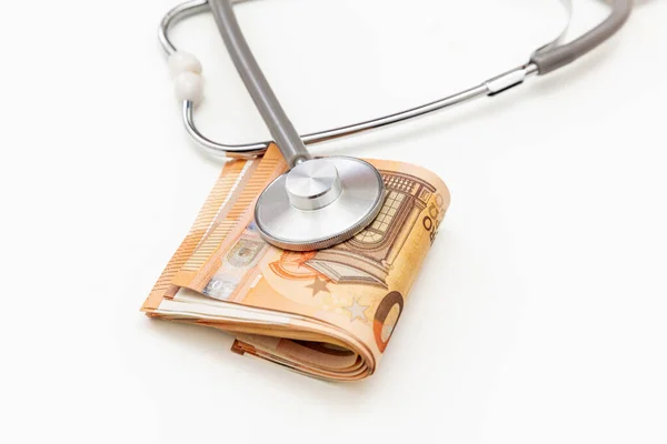 Ціна Охорону Здоров Медичний Стетоскоп Банкнотах Євро Ізольований Білому Фоні — стокове фото