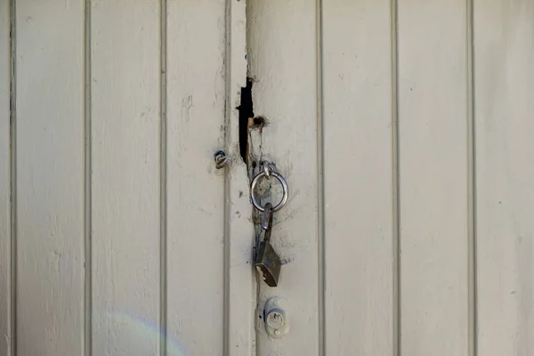 자물쇠가 전통적으로 닫았고 정면을 가까이 보았습니다 — 스톡 사진