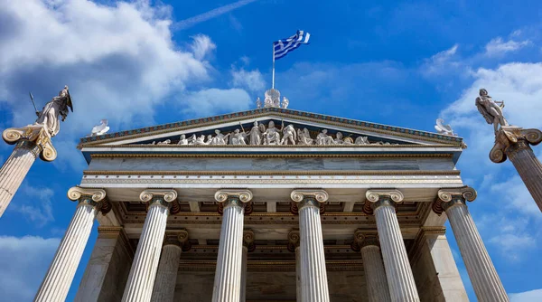 Academia Griega Atenas Edificio Principal Estatuas Vista Ángulo Bajo Instituto — Foto de Stock