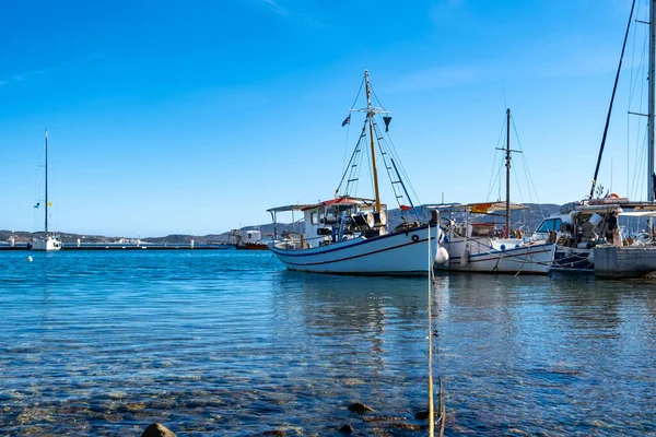 Barco Pesquero Madera Amarrado Muelle Portuario Isla Griega Koufonisi Mar — Foto de Stock