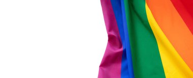 Gökkuşağı renkleri tekstil kırışıklıkları, beyaz arka planda dalgalanmalar olan renkli kumaş, kopyalama alanı. LGBT Gay gurur şablonu, üst görünüm, afiş.