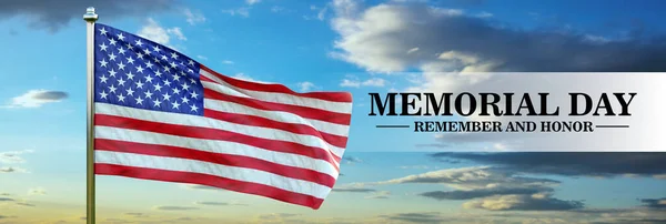 Memorial Day Remember Honor Text Americká Vlajka Modrém Zamračeném Nebi — Stock fotografie