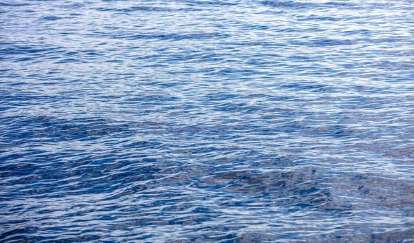 Superficie Agua Mar Calma Con Pequeñas Ondas Océano Inmóvil Fondo — Foto de Stock