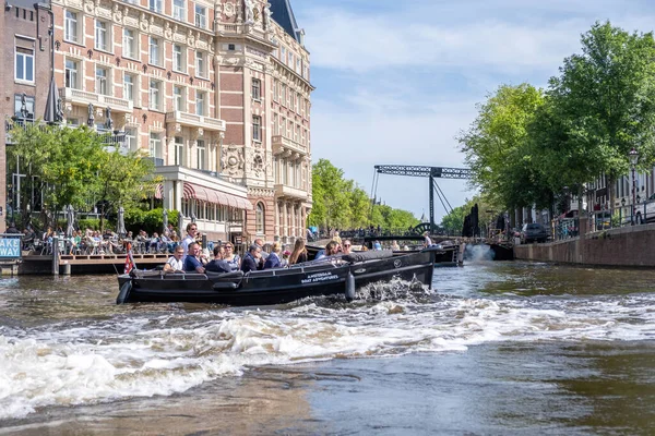 Amsterdam Mei 2022 Bezienswaardigheden Rondvaartboot Bij Holland Golvend Kanaalwater Traditionele — Stockfoto