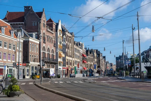 Amszterdam Hollandia 2022 Május Utca Épületek Belvárosban Emberek Sétálnak Hagyományos — Stock Fotó