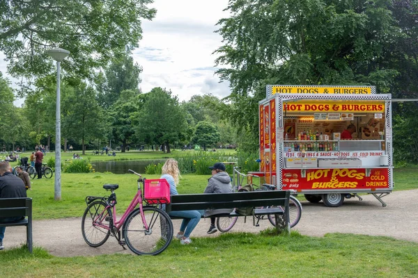 Amsterdam Paesi Bassi Maggio 2022 Fast Food Camion Vicino Lago — Foto Stock