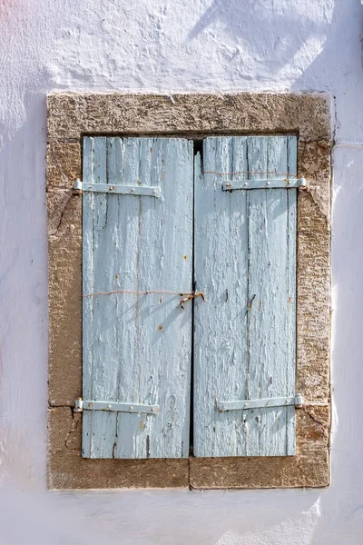 Window Closed Wooden Shutters White Wall Background Cyclades Island House — Stock Photo, Image