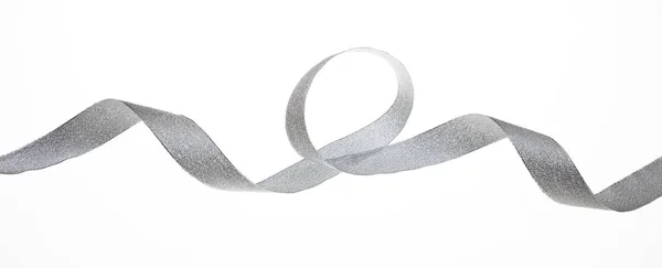 Zilver Glanzend Krullend Lint Geïsoleerde Uitsnede Witte Achtergrond Design Element — Stockfoto