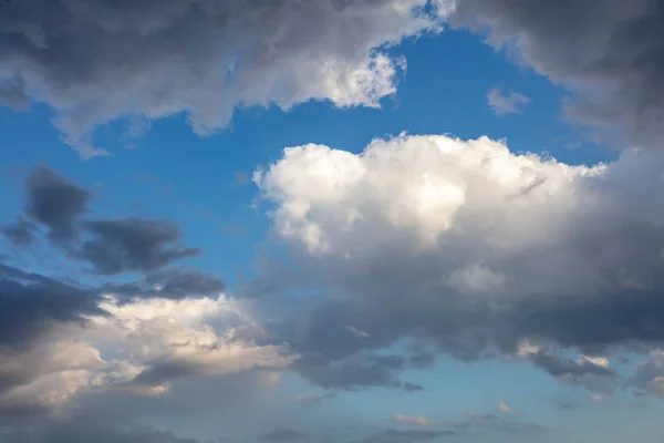 Nuvem Chuva Fundo Céu Azul Fluffy Cumulus Cloudscape Cor Sombra — Fotografia de Stock