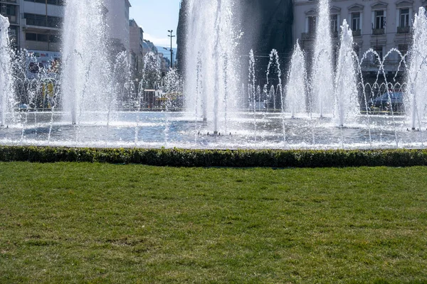 Fontänen Stadens Centrum Vatten Rörliga Jetplan Dekorera Rund Form Torget — Stockfoto