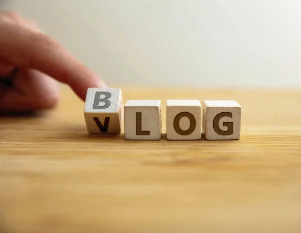 Blog Vlog Concept Finger Flips Letter Wooden Cube Changing Word — Stockfoto