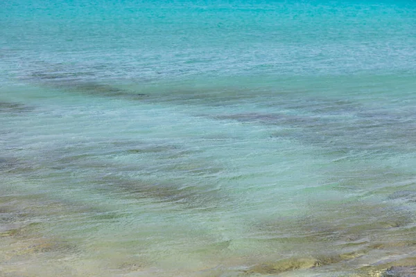 Zee Licht Bewolkt Ondiep Water Turquoise Blauwe Kleur Achtergrond Rustige — Stockfoto