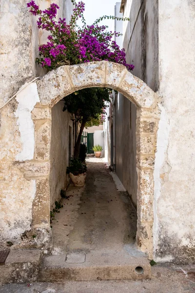 Kythira Ионические Острова Mylopotamos Деревня Греция Аркадированная Каменная Стена Ведет — стоковое фото