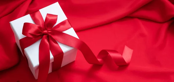 Gift Box White Red Ribbon Bow Satin Background Christmas Valentine — 图库照片