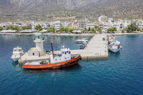 Antikyra Village Greece Αεροφωτογραφία Drone Παραθαλάσσια Κτίρια Αγκυροβολημένα Σκάφη Φάρος — Φωτογραφία Αρχείου