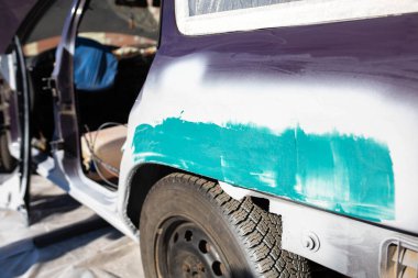 Garaja yakın bir araba boyamak