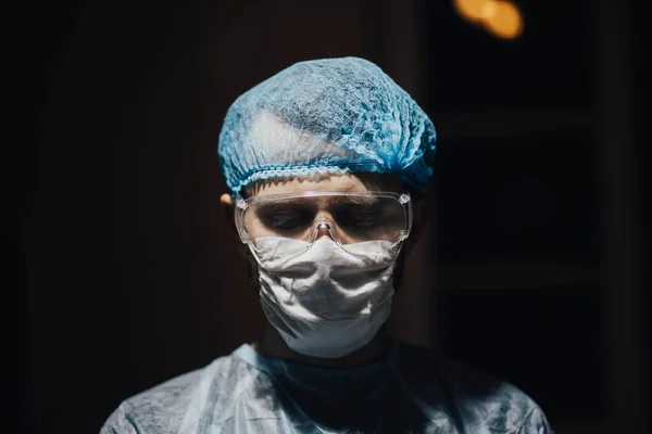 Portret Van Chirurg Met Bril Beschermend Masker — Stockfoto
