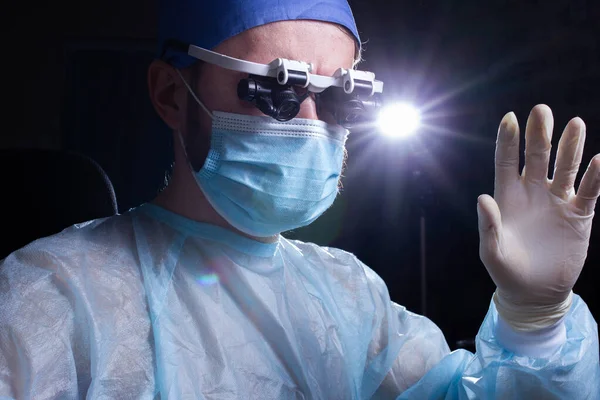 Dokter Chirurgische Brillen Voor Neurochirurgie Operatiekamer Het Concept Van Microchirurgie — Stockfoto