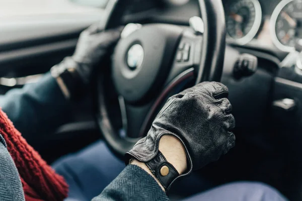 車の運転手のための革手袋 ストック写真