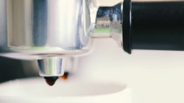 Keçiboynuzu kahve makinesinde espresso, kahve makinesinde taze kahve..