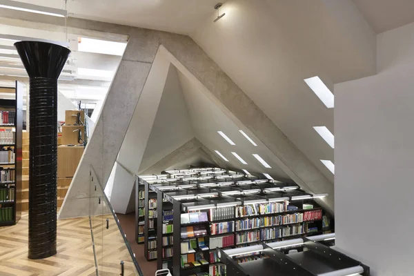 Сучасна Бібліотека Новому Університетському Будинку — стокове фото