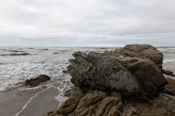 Die Zerklüfteten Felsen Und Die Atlantikküste Grotto Beach Einem Breiten — Stockfoto