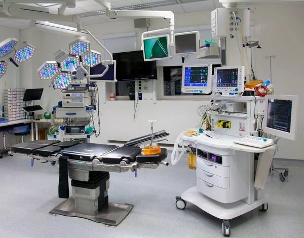 Modern Well Equipped Operating Theatre New Hospital — Stockfoto