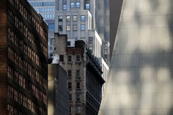 Edifícios Nova York Vista Baixo Arquitetura Histórica Moderna Sombras Luz — Fotografia de Stock