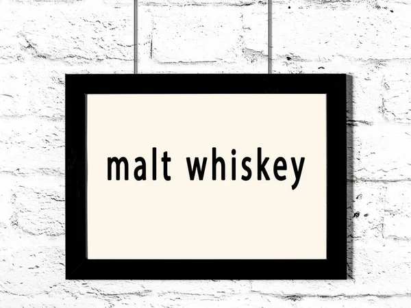 Fekete Keret Felirattal Maláta Whisky Lóg Fehér Téglafalon — Stock Fotó