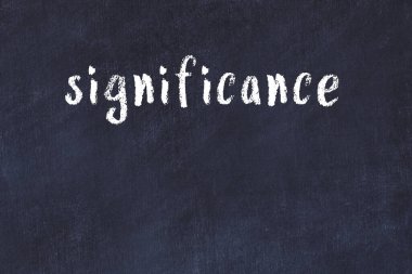 Üzerinde el yazısıyla yazılmış yazı tahtasının önemi var.