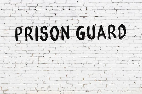 Inscrição Guarda Prisão Escrito Com Tinta Preta Parede Tijolo Branco — Fotografia de Stock
