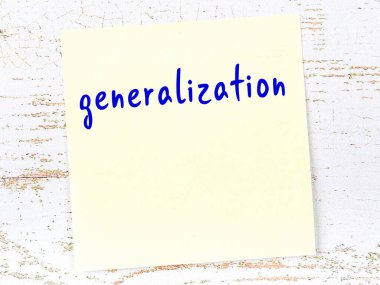 Tahta duvardaki sarı yapışkan notta el yazısı genellemesi var.