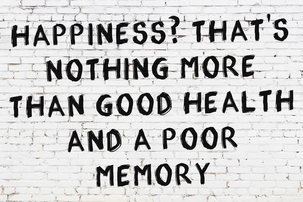 Beyaz tuğla duvara zekice alıntılar yazılı siyah bir yazı.