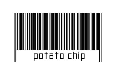 Beyaz arka planda barkod ve altında patates cipsi var. Ticaret ve küreselleşme kavramı