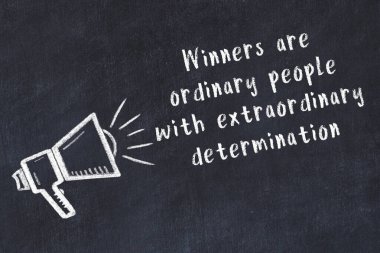 Bilge motivasyonel yazıtlı siyah karatahtaya hoparlör çizimi