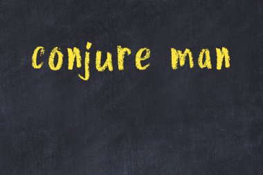 Üzerinde el yazısıyla yazılmış hokkabaz olan kolej tahtası.