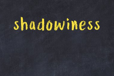 Siyah masadaki tebeşir el yazısı yazması yazması gölge.