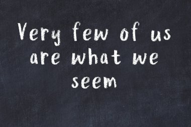 Bilgece motive edici el yazısı tebeşirle yazılmış siyah karatahta