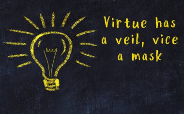 Bir karatahtaya ve bir ampul çizimine elle yazılmış akıllı bir alıntı.